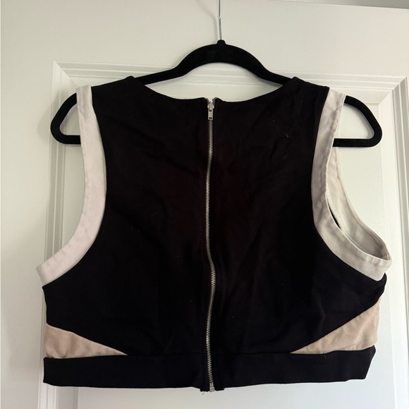 Plus Size Forever 21 Sleeveless Crop Top in 1X - Picture 4 of 4